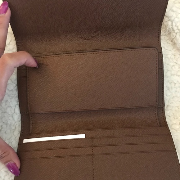 ❤️SOLD❤️Coach checkbook wallet - Picture 4 of 5